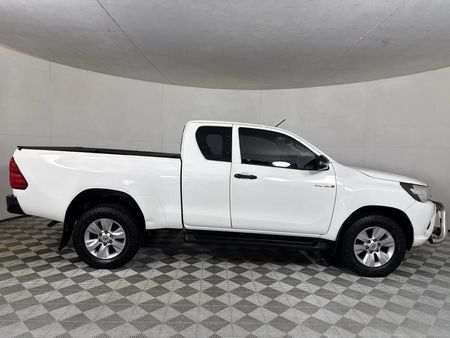 2018-Toyota-Hilux-24-GD-6-Raised-Body-SRX-Extended-Cab_14