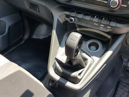 2026-Peugeot-Landtrek-19D-Professional-Single-Cab_11