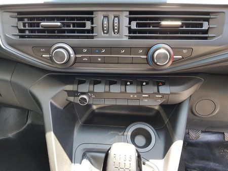 2026-Peugeot-Landtrek-19D-Professional-Single-Cab_12