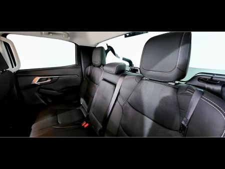 2026-Isuzu-D-Max-19-DDI-HR-LS-Auto-Double-Cab_17