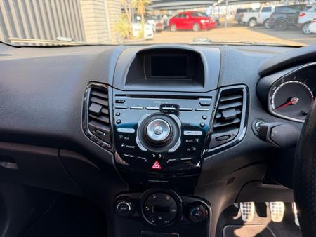 2014-Ford-Fiesta-ST-16-EcoBoost-GDTi_13