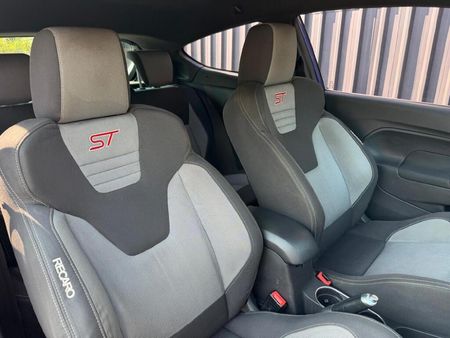 2014-Ford-Fiesta-ST-16-EcoBoost-GDTi_14