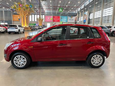 2014-Ford-Figo-14-Ambiente_5