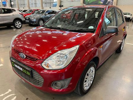 2014-Ford-Figo-14-Ambiente_6