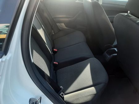 2024-Volkswagen-Polo-10-TSI-Life_9