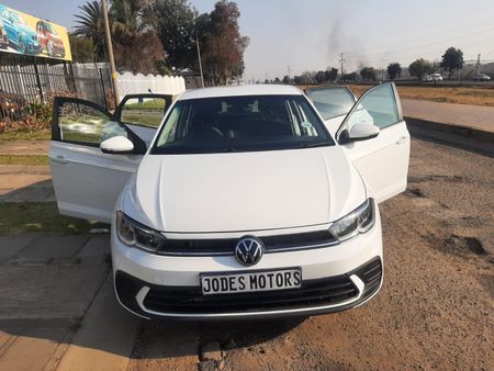 2024-Volkswagen-Polo-10-TSI-Life_11