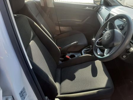 2024-Volkswagen-Polo-10-TSI-Life_7