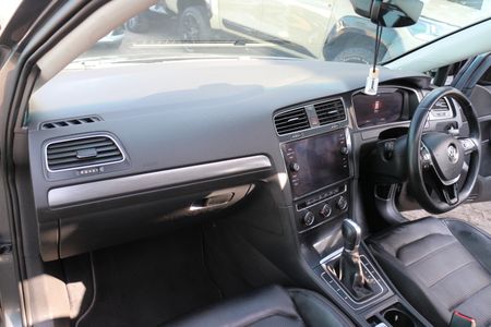 2018-Volkswagen-Golf-VII-20-TDI-Comfortline-Auto_11