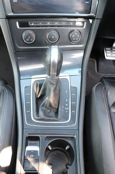 2018-Volkswagen-Golf-VII-20-TDI-Comfortline-Auto_13