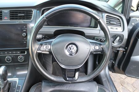 2018-Volkswagen-Golf-VII-20-TDI-Comfortline-Auto_14