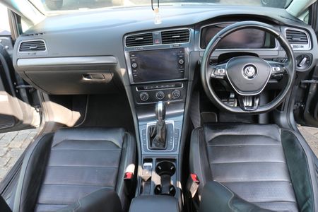 2018-Volkswagen-Golf-VII-20-TDI-Comfortline-Auto_16