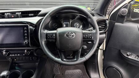 2021-Toyota-Hilux-28-GD-6-Raised-Body-Legend-4x4-Auto-Double-Cab_12