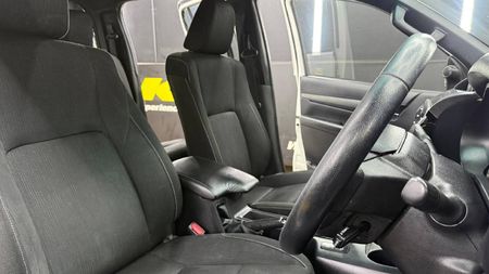 2021-Toyota-Hilux-28-GD-6-Raised-Body-Legend-4x4-Auto-Double-Cab_14
