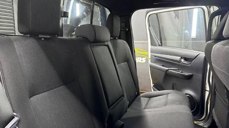 2021-Toyota-Hilux-28-GD-6-Raised-Body-Legend-4x4-Auto-Double-Cab_15