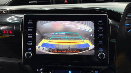 2021-Toyota-Hilux-28-GD-6-Raised-Body-Legend-4x4-Auto-Double-Cab_16