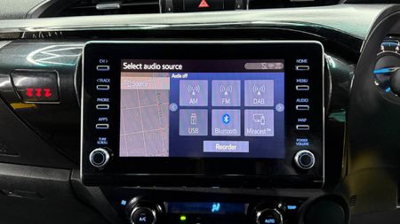2021-Toyota-Hilux-28-GD-6-Raised-Body-Legend-4x4-Auto-Double-Cab_18