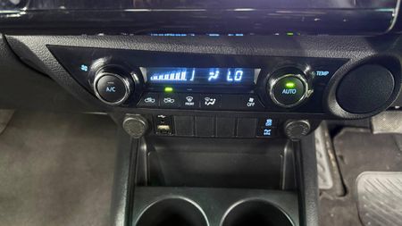 2021-Toyota-Hilux-28-GD-6-Raised-Body-Legend-4x4-Auto-Double-Cab_19