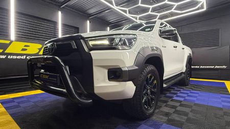 2021-Toyota-Hilux-28-GD-6-Raised-Body-Legend-4x4-Auto-Double-Cab_2