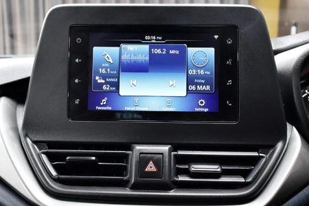 2024-Toyota-Starlet-15-XS-Auto_15