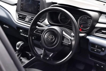 2024-Toyota-Starlet-15-XS-Auto_8