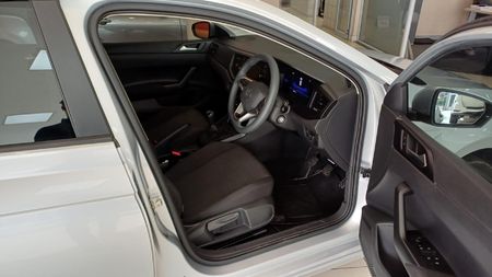 2023-Volkswagen-Polo-10-TSI_9