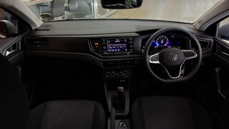 2023-Volkswagen-Polo-10-TSI_10