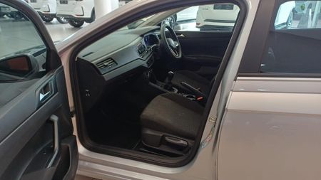 2023-Volkswagen-Polo-10-TSI_1