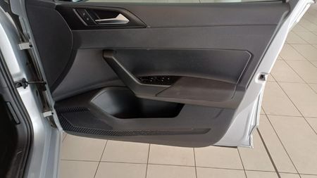 2023-Volkswagen-Polo-10-TSI_3
