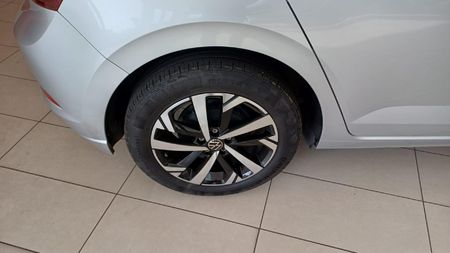 2023-Volkswagen-Polo-10-TSI_4