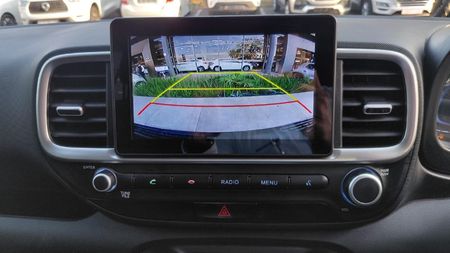 2025-Hyundai-Venue-12-Motion_11