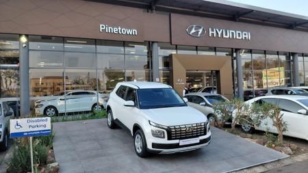 2025-Hyundai-Venue-12-Motion_2