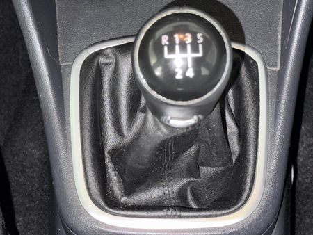 2012-Volkswagen-Polo-12-TDI-Bluemotion-5-dr_10