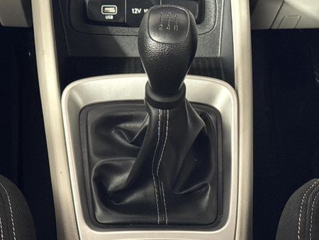 2023-Hyundai-Venue-12-Motion_10