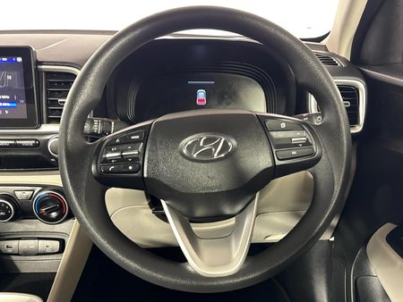 2023-Hyundai-Venue-12-Motion_11
