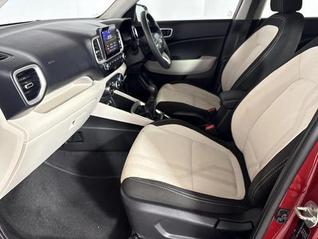 2023-Hyundai-Venue-12-Motion_8