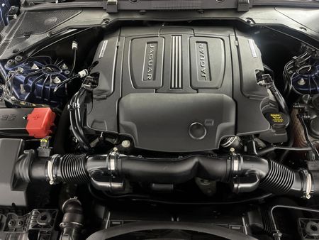 2016-Jaguar-XE-30-SC-S-Auto_12