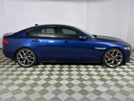 2016-Jaguar-XE-30-SC-S-Auto_16