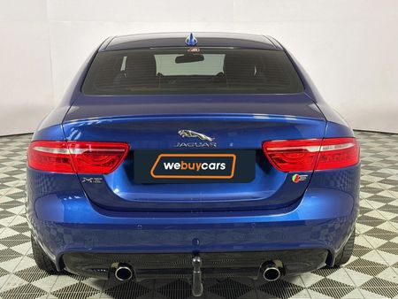 2016-Jaguar-XE-30-SC-S-Auto_17