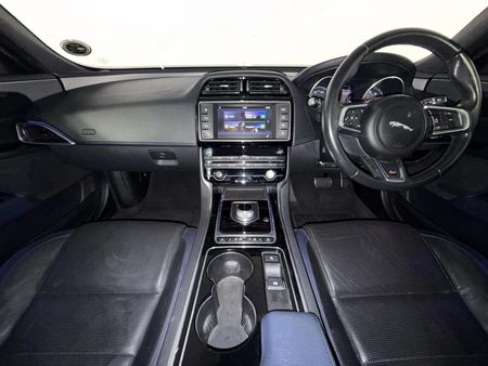 2016-Jaguar-XE-30-SC-S-Auto_1