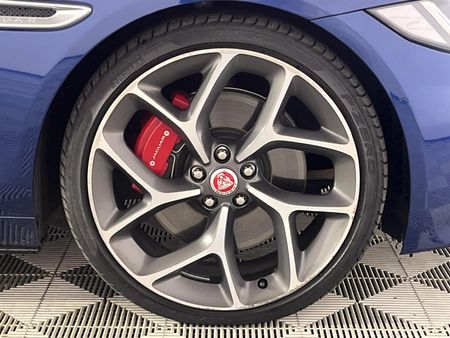 2016-Jaguar-XE-30-SC-S-Auto_5