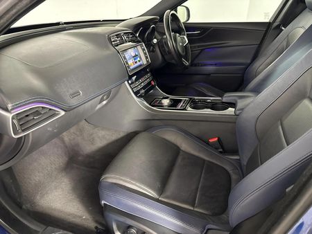 2016-Jaguar-XE-30-SC-S-Auto_8
