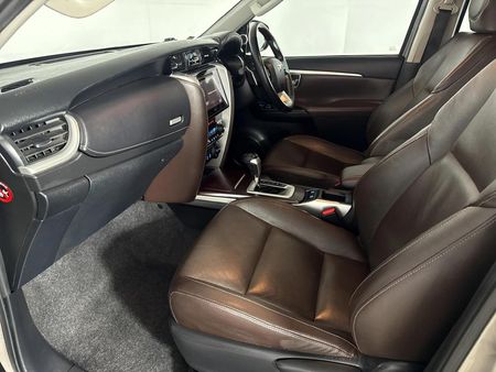 2016-Toyota-Fortuner-28-GD-6-4x4-Auto_8