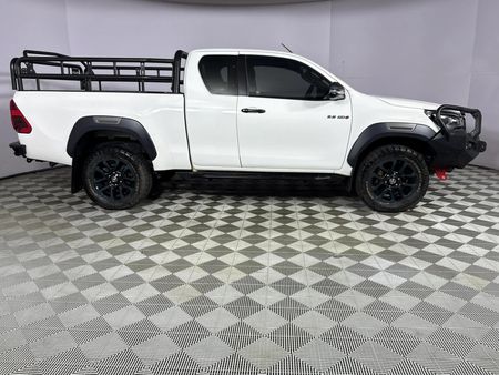 2025-Toyota-Hilux-28-GD-6-Raised-Body-Legend-4x4-Auto-Extended-Cab_11