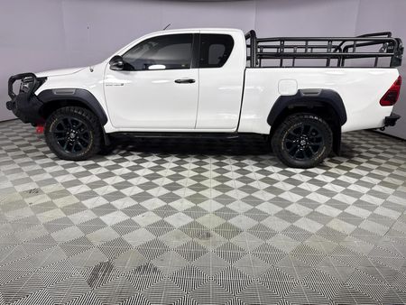 2025-Toyota-Hilux-28-GD-6-Raised-Body-Legend-4x4-Auto-Extended-Cab_13
