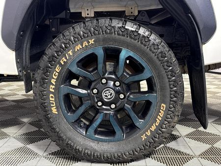 2025-Toyota-Hilux-28-GD-6-Raised-Body-Legend-4x4-Auto-Extended-Cab_4