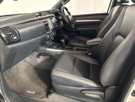 2025-Toyota-Hilux-28-GD-6-Raised-Body-Legend-4x4-Auto-Extended-Cab_6