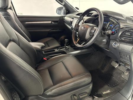 2025-Toyota-Hilux-28-GD-6-Raised-Body-Legend-4x4-Auto-Extended-Cab_7