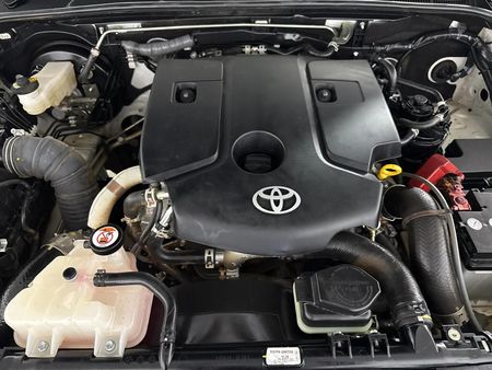 2025-Toyota-Hilux-28-GD-6-Raised-Body-Legend-4x4-Auto-Extended-Cab_8