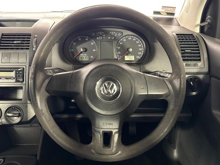 2014-Volkswagen-Polo-Vivo-14-Trendline_11