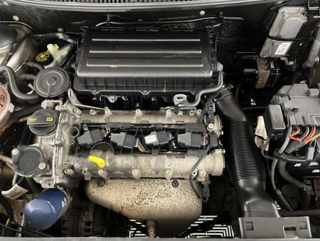 2014-Volkswagen-Polo-Vivo-14-Trendline_12